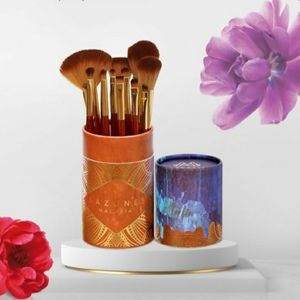 SET OF TWELVE BRUSHES FOR FACE AND EYES